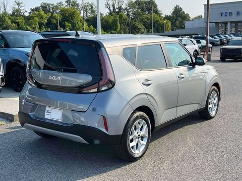 Used 2025 Kia Soul LX w/ LX Technology Package FWD image 26