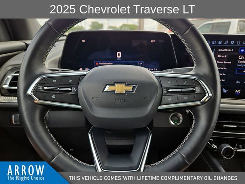 Used 2025 Chevrolet Traverse LT image 27