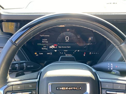 Used 2025 GMC Yukon Denali Ultimate image 11