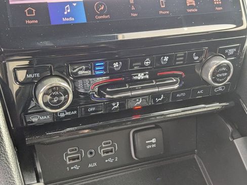 Used 2022 Jeep Grand Cherokee Overland w/ Advanced Protech Group III image 20