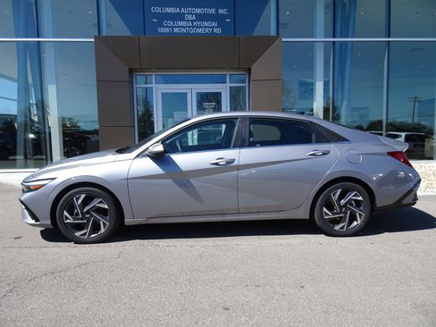 New 2025 Hyundai Elantra Limited w/ Cargo Package FWD image 2