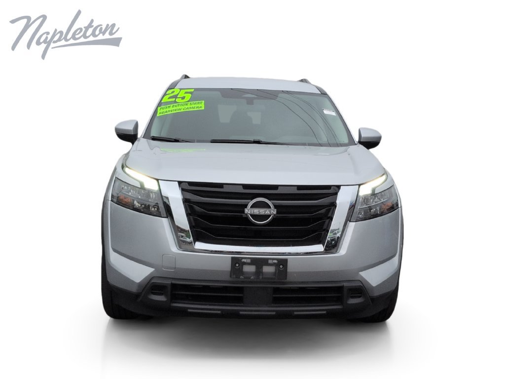 Used 2025 Nissan Pathfinder SV AWD/4WD image 9