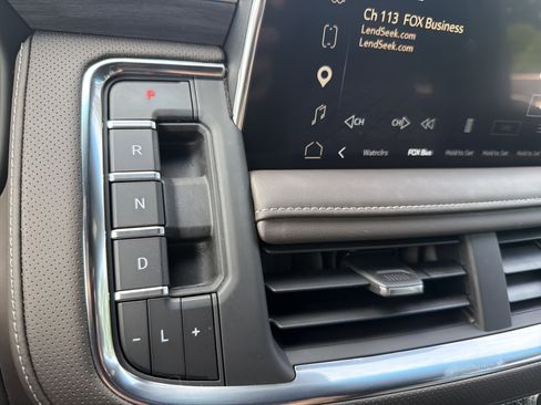 Used 2023 GMC Yukon SLT w/ SLT Luxury Package RWD image 29