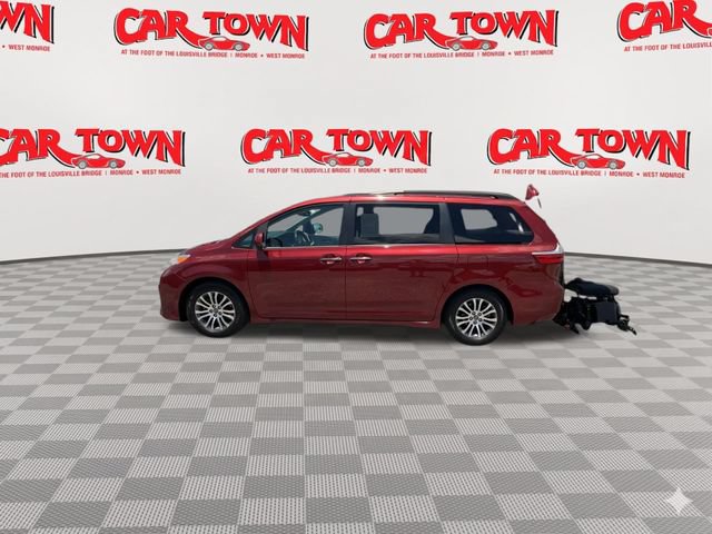 Used 2019 Toyota Sienna XLE FWD image 5