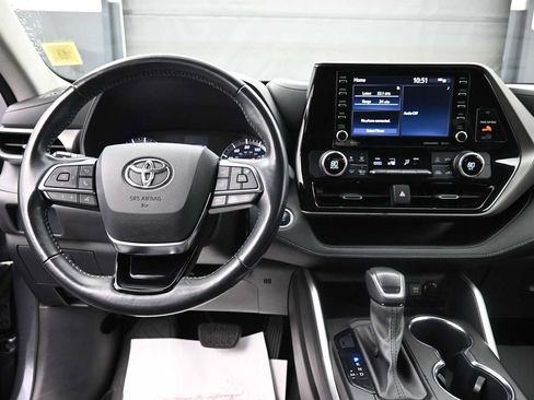Used 2021 Toyota Highlander LE AWD/4WD image 15