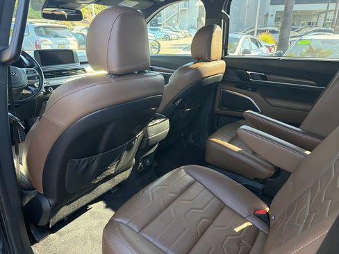 Used 2021 Kia Telluride SX w/ SX Prestige Package image 4