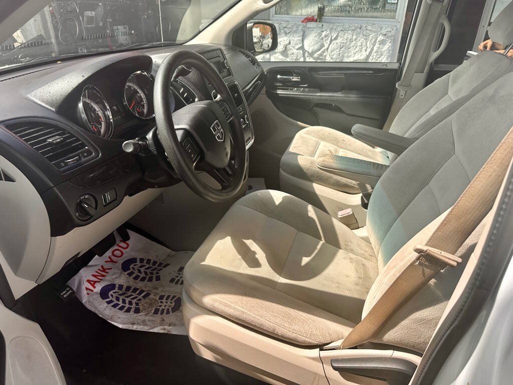 Used 2016 Dodge Grand Caravan SE w/ Quick Order Package 29E SE FWD image 9