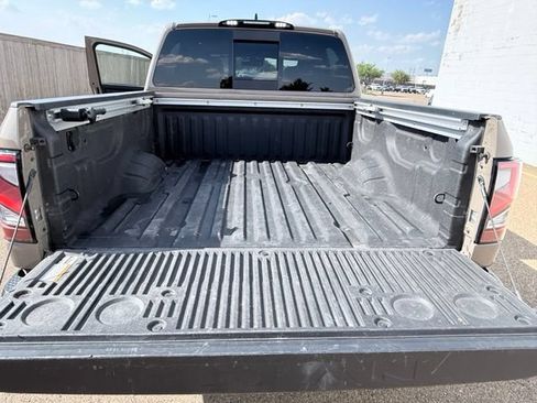 Used 2024 Nissan Titan PRO-4X w/ Pro-4x Convenience Package AWD/4WD image 20