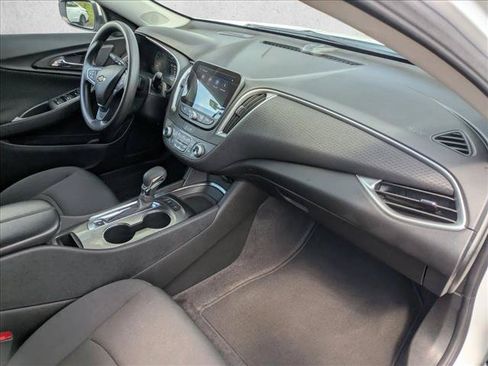 Used 2025 Chevrolet Malibu LT FWD image 19