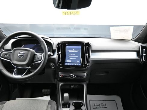 Used 2024 Volvo XC40 B5 Core AWD/4WD image 12
