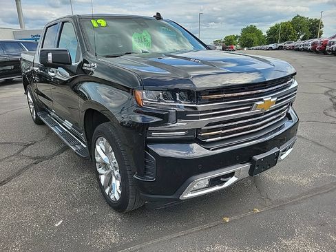 Used 2019 Chevrolet Silverado 1500 High Country w/ Technology Package AWD/4WD image 3
