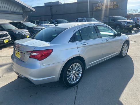 Used 2012 Chrysler 200 Limited image 3