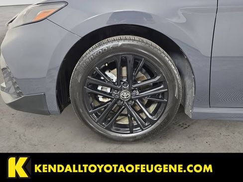 Used 2025 Toyota Camry SE AWD/4WD image 9