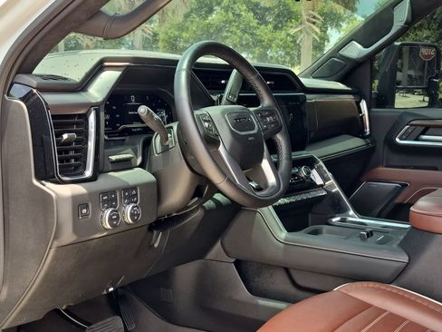 Used 2025 GMC Sierra 3500 Denali Ultimate AWD/4WD image 10