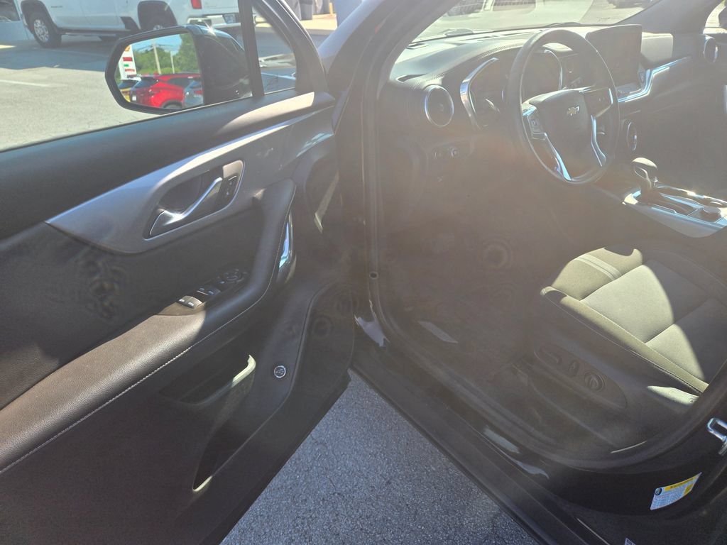 Used 2024 Chevrolet Blazer LT w/ Convenience Package FWD image 6