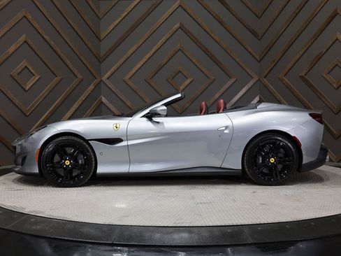 Used 2019 Ferrari Portofino image 3