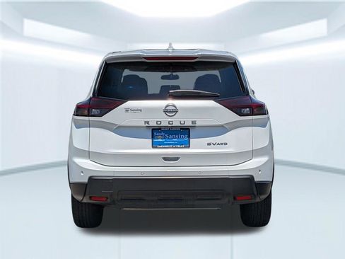 Used 2024 Nissan Rogue SV AWD/4WD image 5