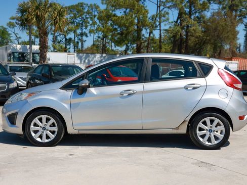 Used 2013 Ford Fiesta SE image 3