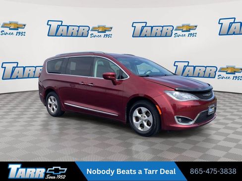 Used 2017 Chrysler Pacifica Touring-L Plus FWD image 2