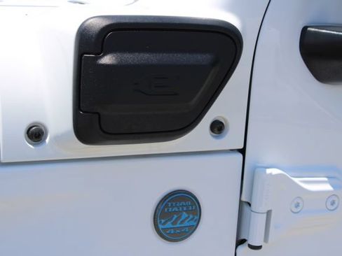 Used 2021 Jeep Wrangler Unlimited Rubicon 4xe w/ Cold Weather Group AWD/4WD image 9