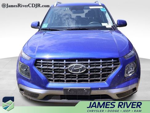Used 2025 Hyundai Venue SEL FWD image 12