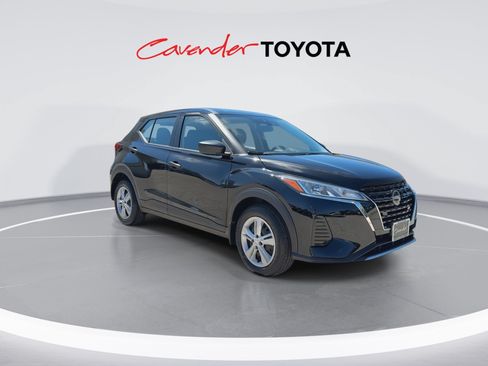 Used 2025 Nissan Kicks Play S FWD image 2