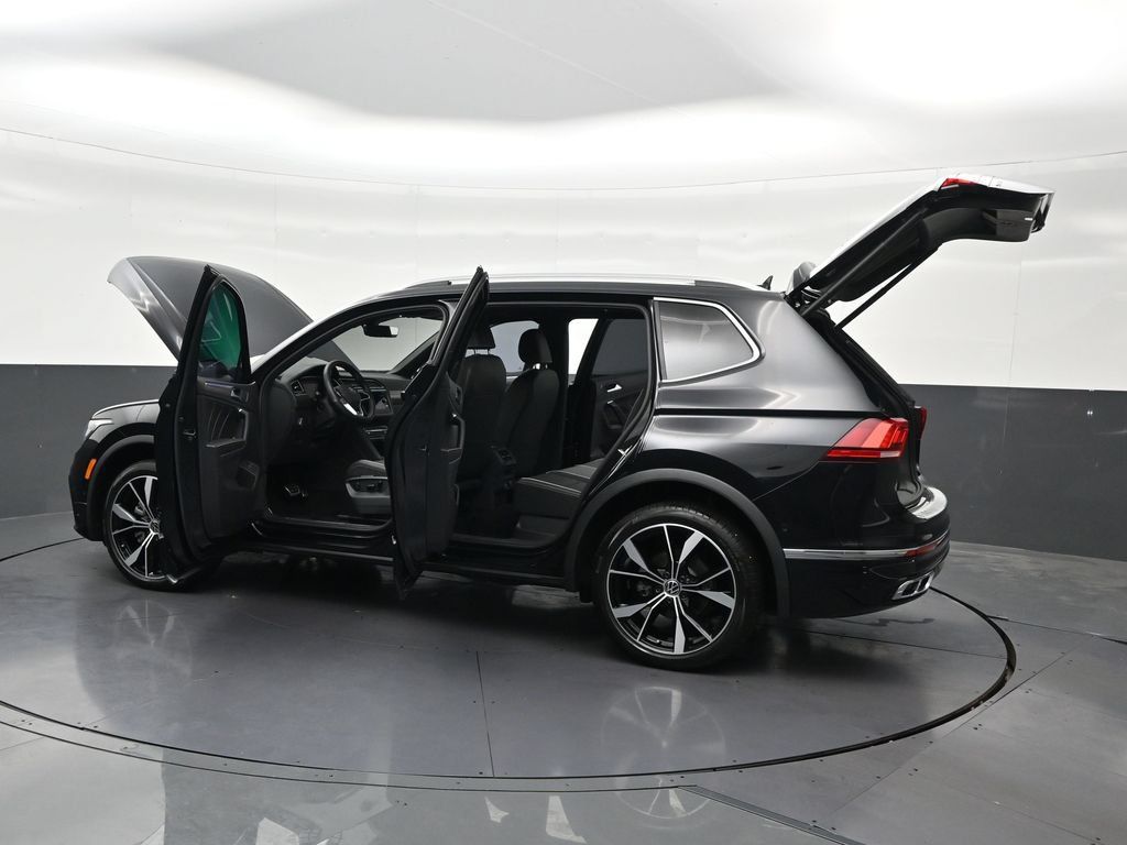 Used 2024 Volkswagen Tiguan SEL R-Line AWD/4WD image 40