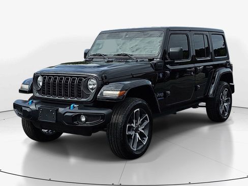 Used 2024 Jeep Wrangler Unlimited w/ Convenience Group AWD/4WD image 8