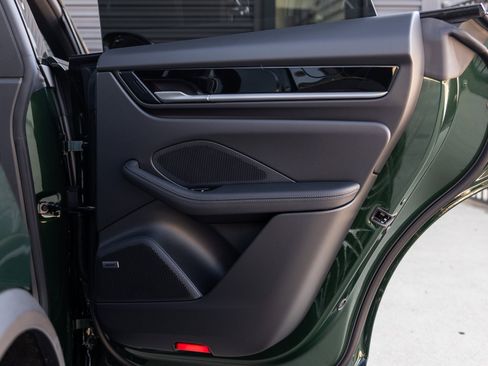 New 2025 Porsche Macan Electric image 40