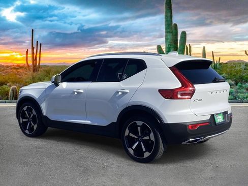 Used 2019 Volvo XC40 T4 Inscription FWD image 5