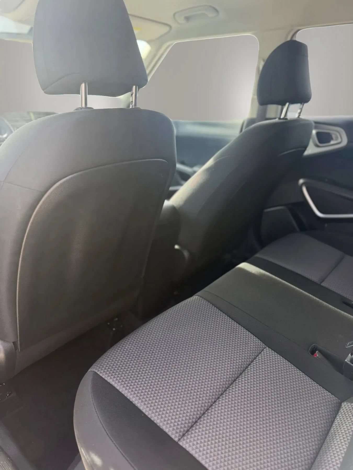 Used 2025 Kia Soul LX w/ LX Technology Package FWD image 12