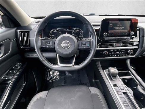Used 2022 Nissan Pathfinder SV FWD image 7