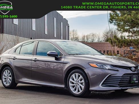 Used 2022 Toyota Camry LE image 1