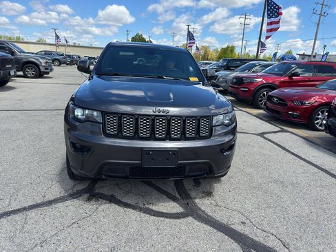 Used 2018 Jeep Grand Cherokee Altitude AWD/4WD image 2