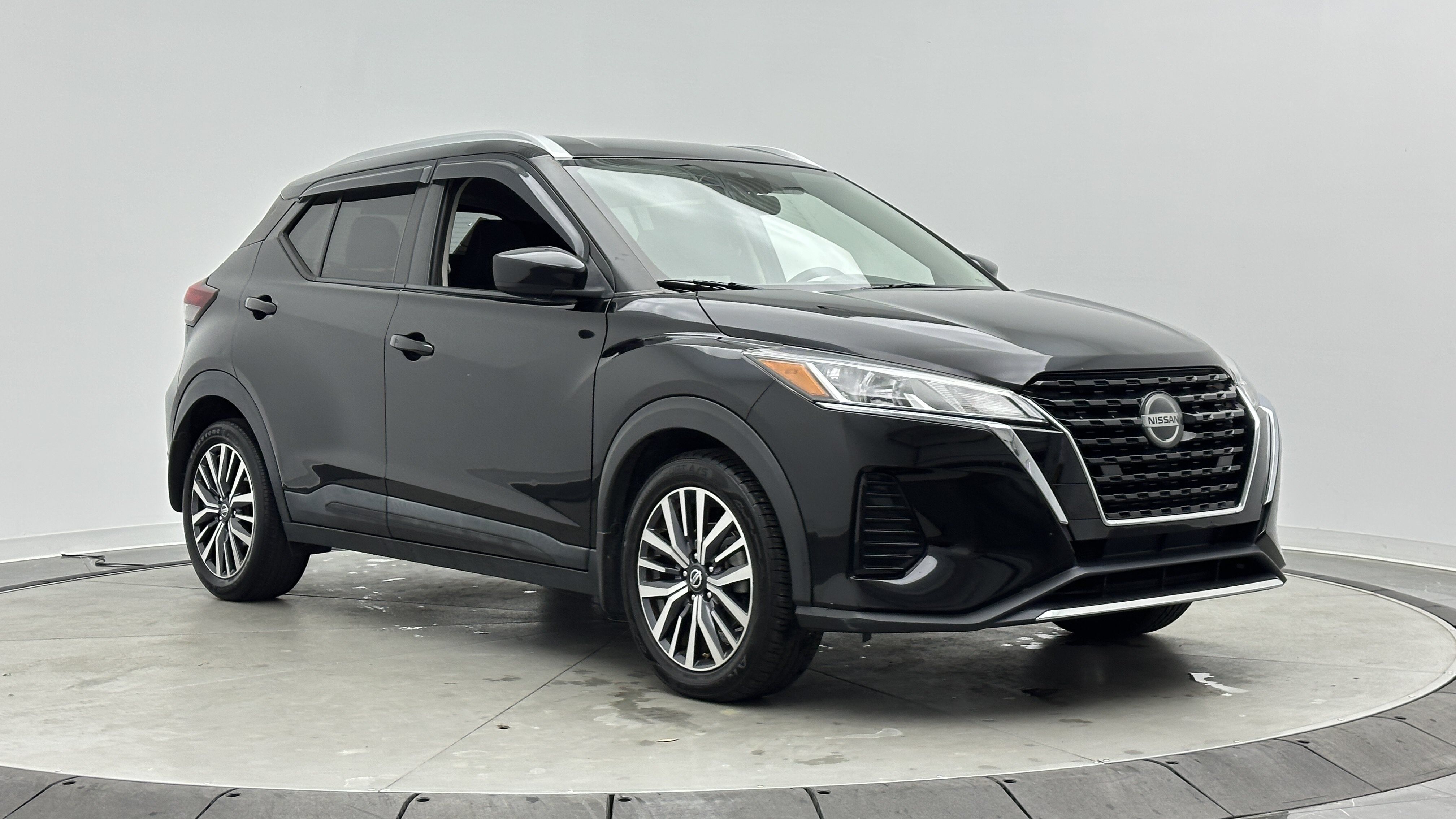 Used 2021 Nissan Kicks SV FWD image 3