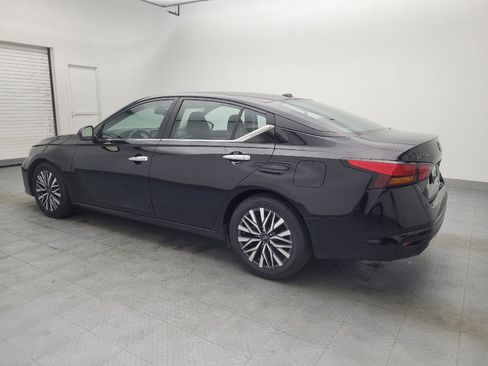 Used 2023 Nissan Altima 2.5 SV image 3