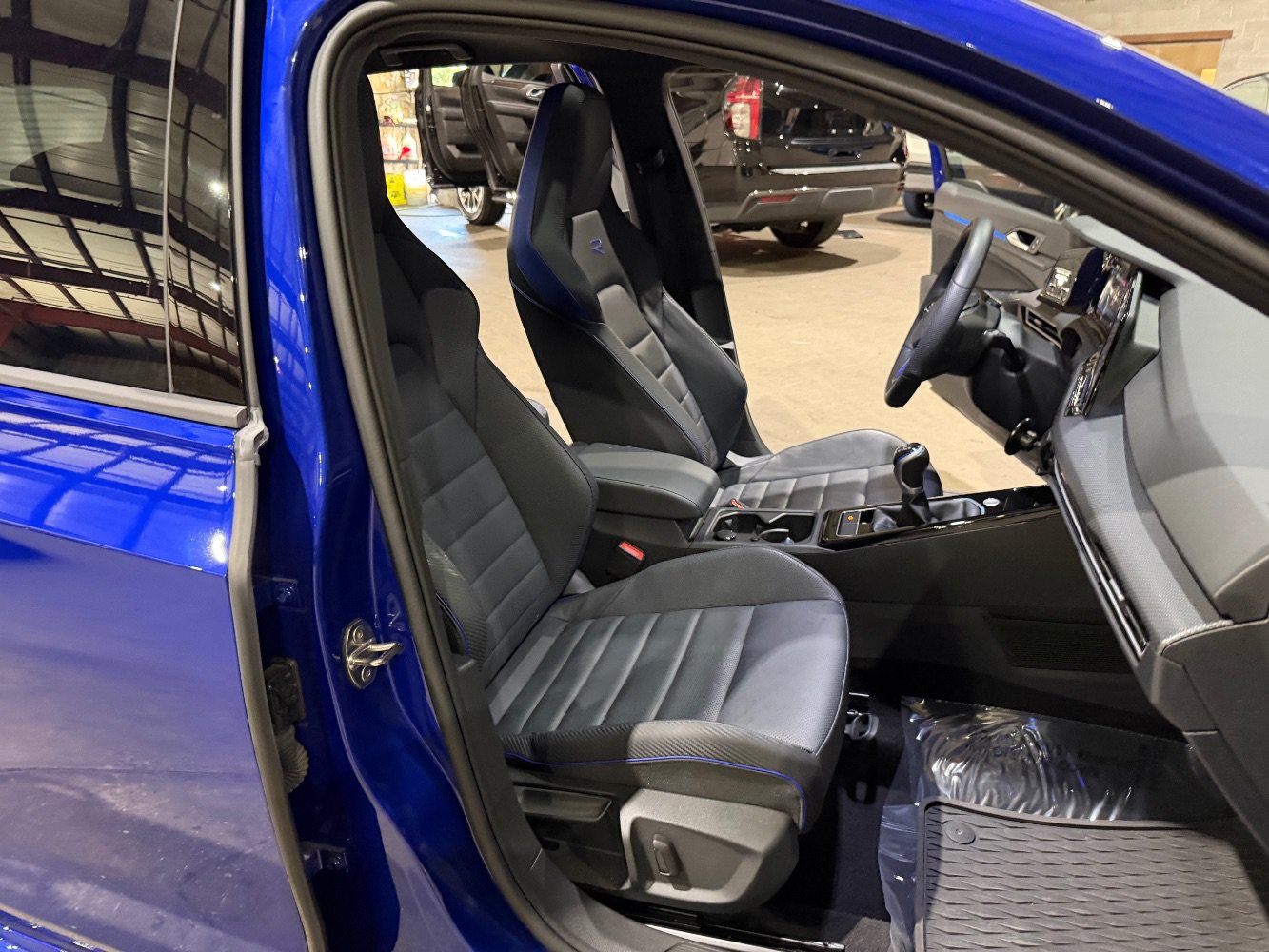 Used 2024 Volkswagen Golf R AWD/4WD image 27