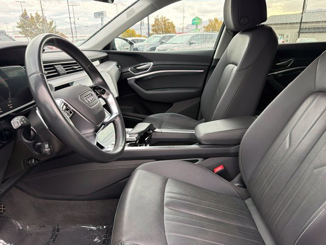 Used 2023 Audi e-tron Premium Plus w/ Premium Plus Package AWD/4WD image 21