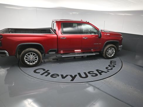 Used 2025 Chevrolet Silverado 2500 LTZ w/ LTZ Premium Package image 16