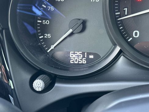 Used 2025 Porsche Macan image 26