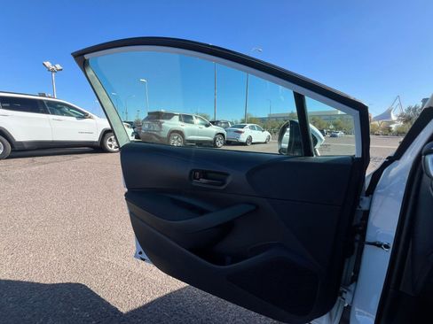 Used 2025 Toyota Corolla LE image 18