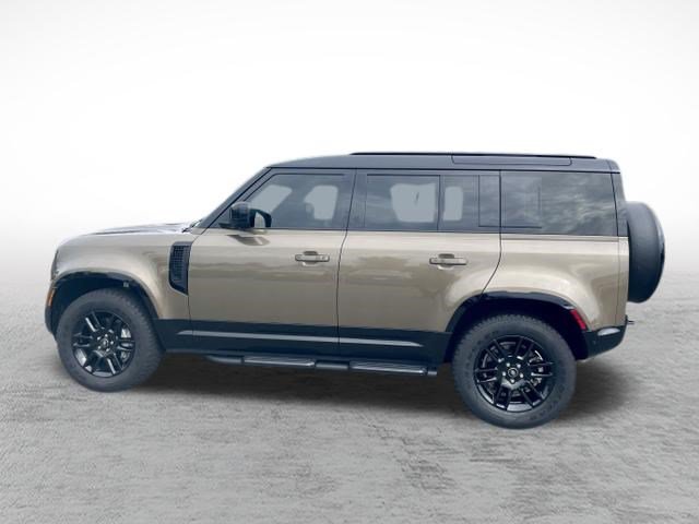 Used 2025 Land Rover Defender 110 X-Dynamic SE AWD/4WD image 5