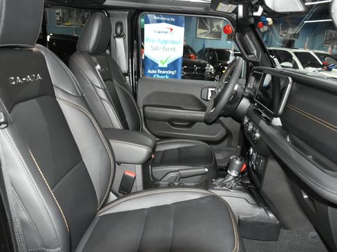 Used 2024 Jeep Wrangler Unlimited Sahara w/ Technology Group image 39