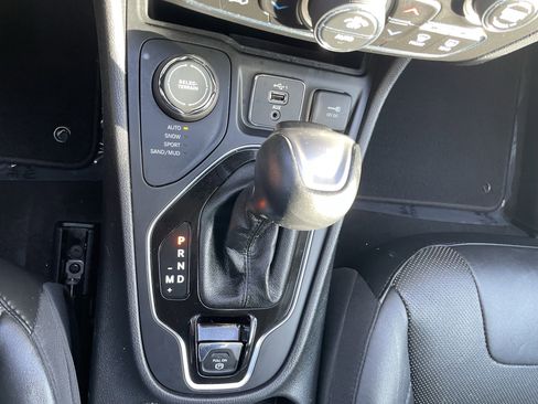 Used 2020 Jeep Cherokee Limited image 23