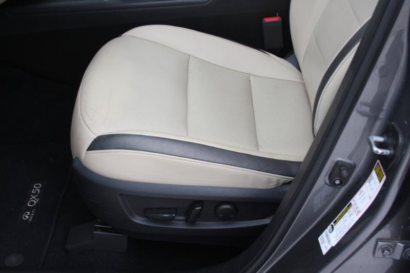 Used 2019 INFINITI QX50 Essential w/ Premium Heat Package AWD/4WD image 31