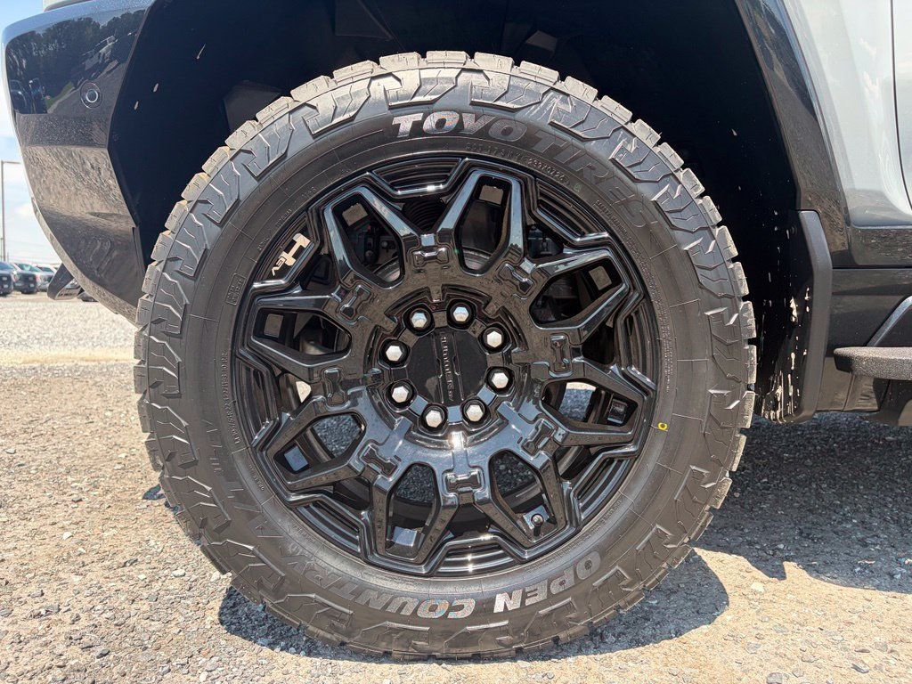 Used 2024 GMC Hummer EV 2X AWD/4WD image 14