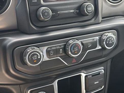 Used 2020 Jeep Wrangler Sport AWD/4WD image 15