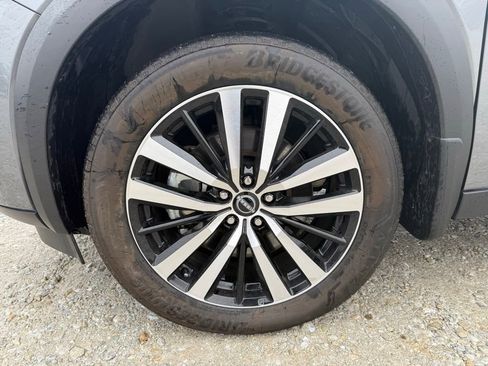 Used 2024 Nissan Pathfinder Platinum image 14