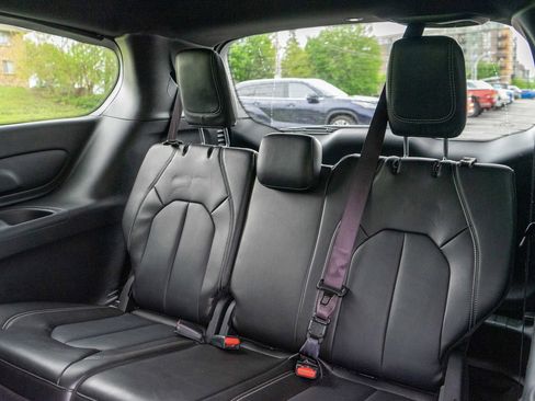 Used 2025 Chrysler Pacifica Select FWD image 30