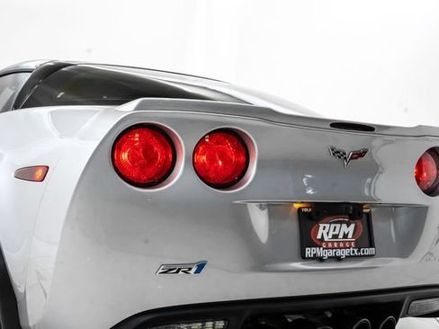 Used 2009 Chevrolet Corvette ZR1 w/ Preferred Equipment Group RWD image 11